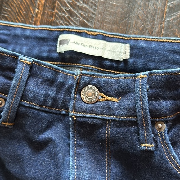 Levi’s Mid-Rise Skinny Jeans - Picture 2 of 3